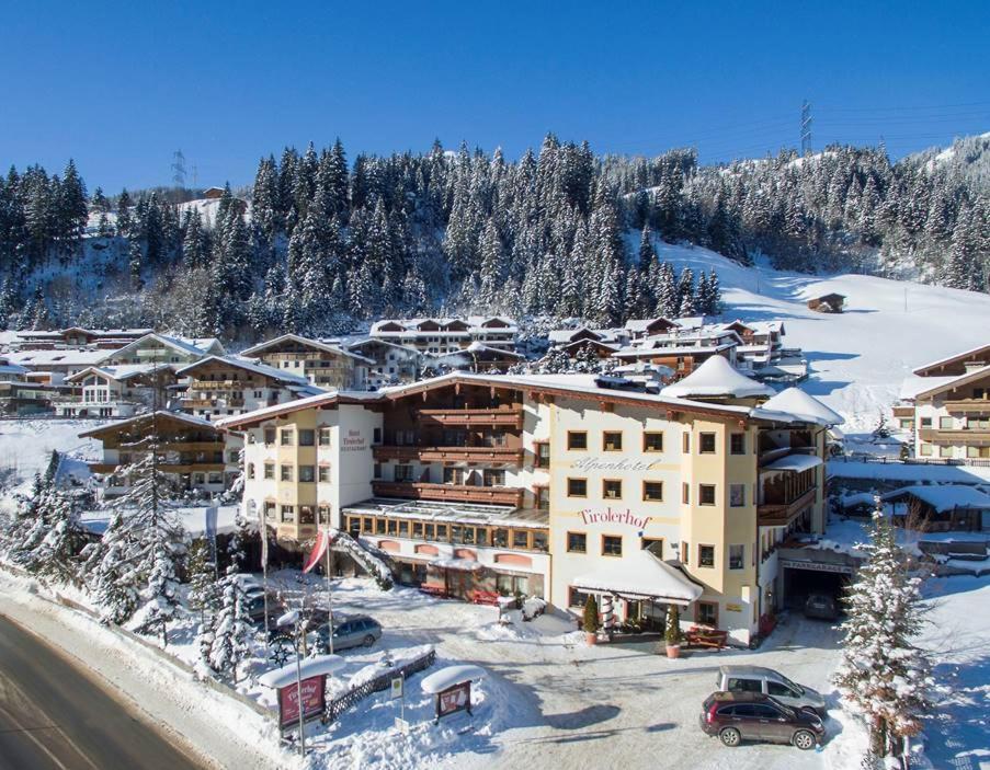 Alpenhotel Tirolerhof ゲルロス エクステリア 写真