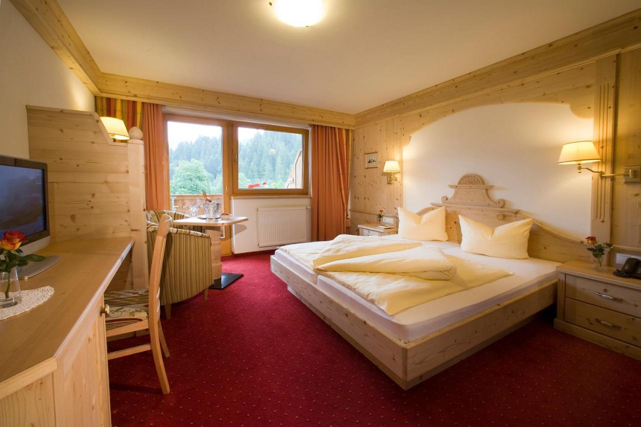 Alpenhotel Tirolerhof ゲルロス エクステリア 写真