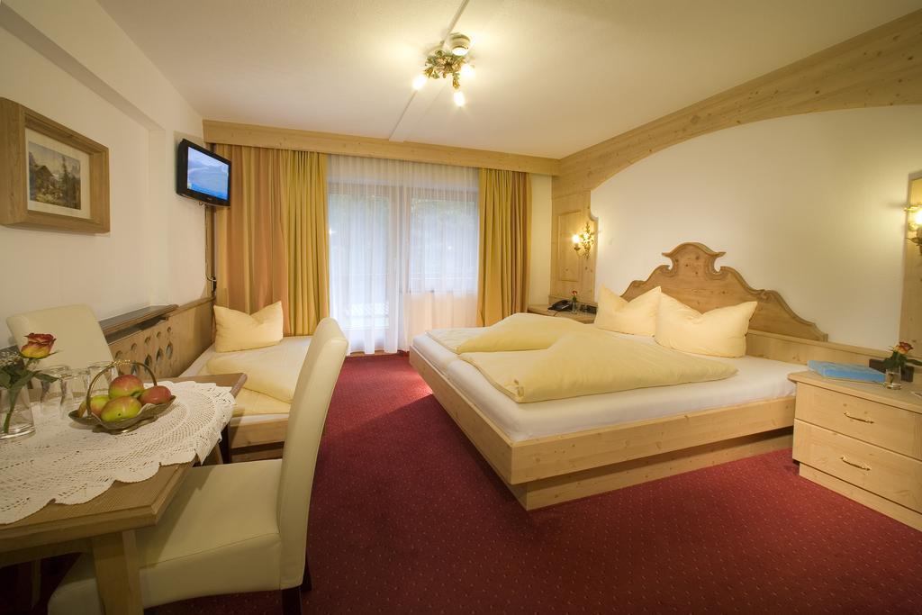 Alpenhotel Tirolerhof ゲルロス 部屋 写真