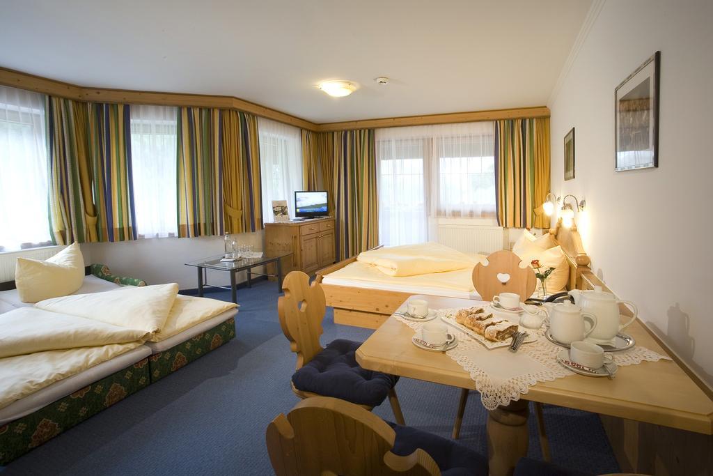 Alpenhotel Tirolerhof ゲルロス エクステリア 写真