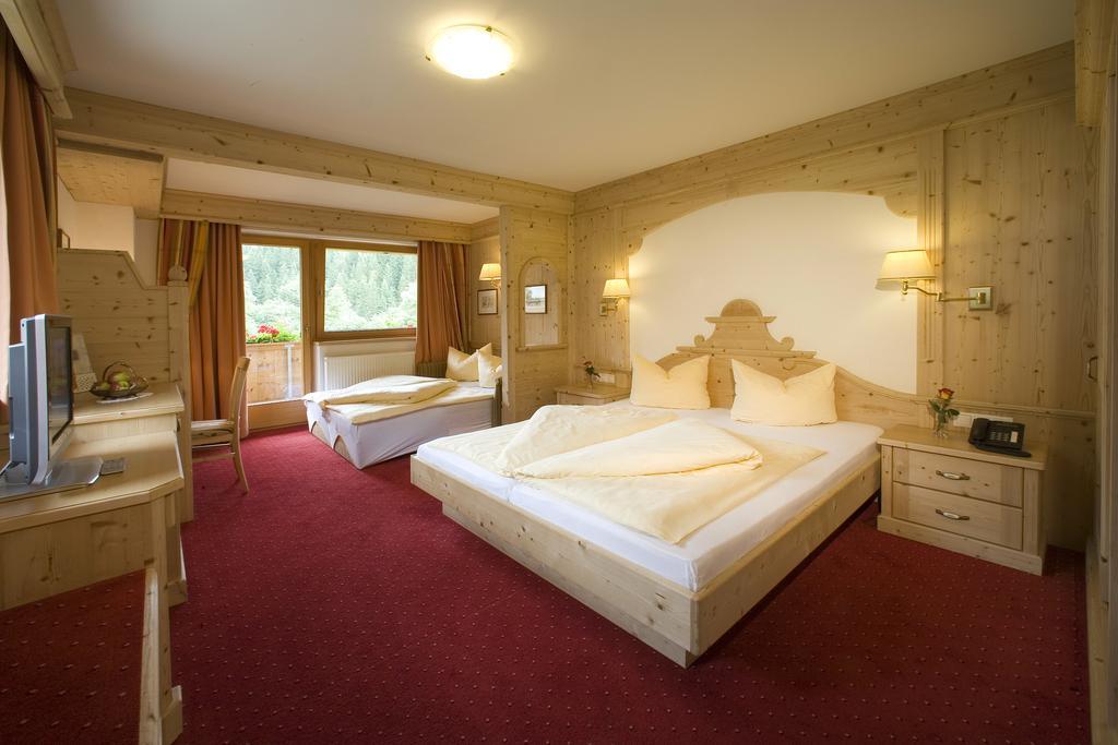 Alpenhotel Tirolerhof ゲルロス 部屋 写真