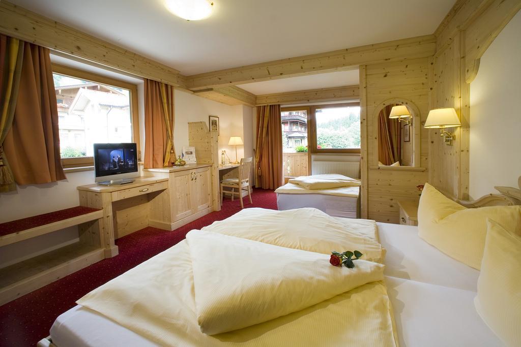 Alpenhotel Tirolerhof ゲルロス エクステリア 写真