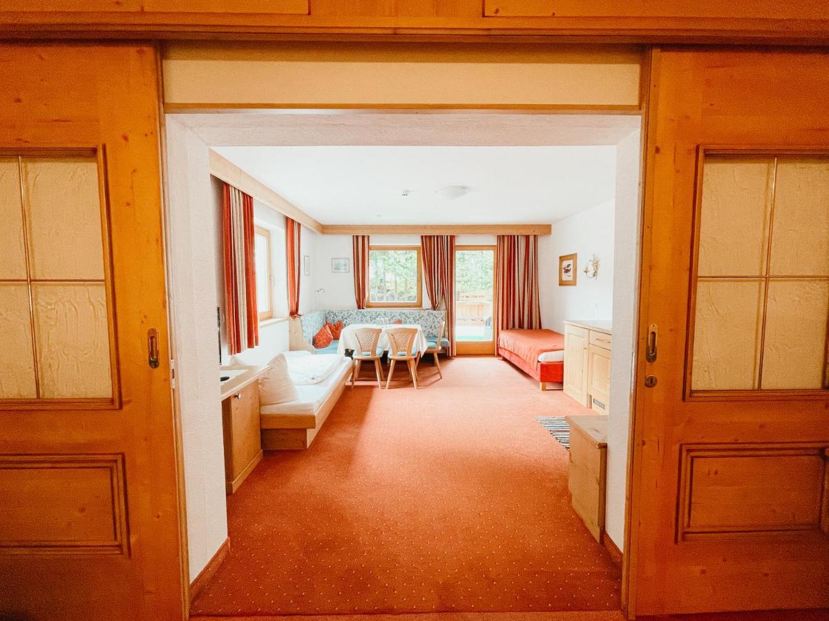Alpenhotel Tirolerhof ゲルロス エクステリア 写真