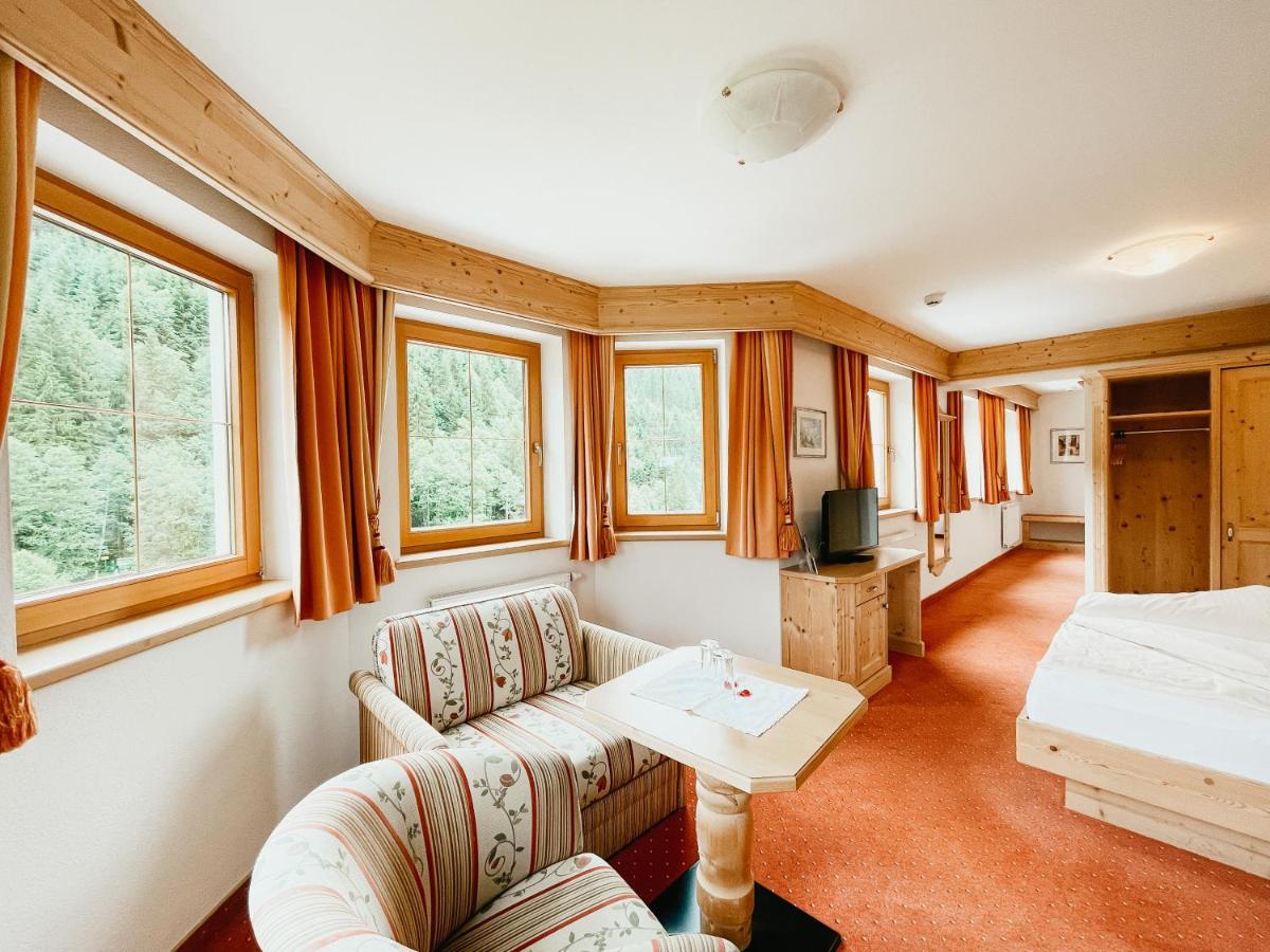 Alpenhotel Tirolerhof ゲルロス エクステリア 写真