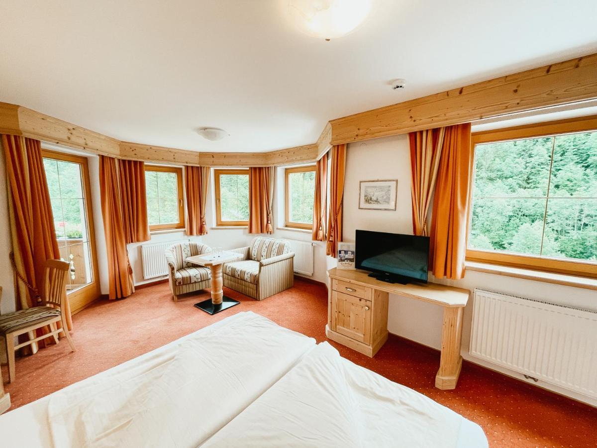 Alpenhotel Tirolerhof ゲルロス エクステリア 写真